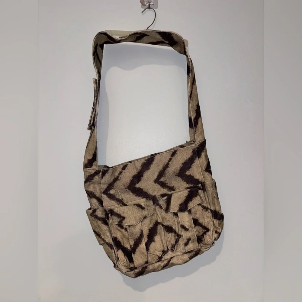 Free People Hive Carryall Thick Strap Chevron Hobo Zip up Cargo Bag - Picture 1 of 10